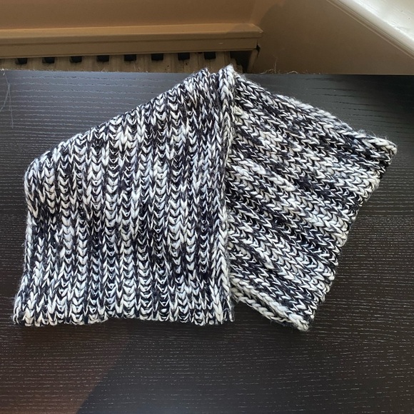 Accessories - Black & White Woven Circular Scarf